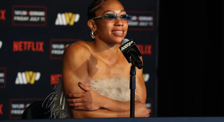 Nueva York, Nueva York - 11 de julio: Alycia Baumgardner habla sobre los medios de comunicación después de Katie Taylor de Netflix contra Amanda Serrano 3 en el Madison Square Garden el 11 de julio de 2025 en Nueva York. (Foto de Sarah Stier / Getty Images para Netflix)