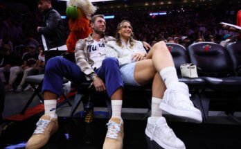 La estrella del tenis Aryna Sabalenka reacciona después de que su novio `` compró un club de fútbol ''