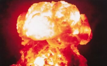 La historia y la física de la bomba atómica