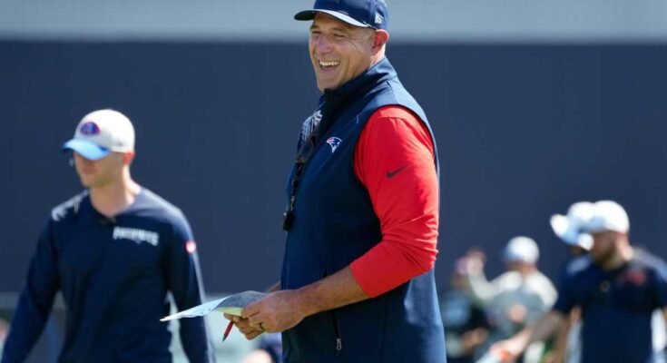 Mike Truebel de los Patriots gana respeto, la admiración de los jugadores después de perder sangre, que se libró a la práctica conjunta