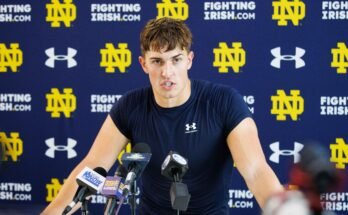 El ala apretada del fútbol Notre-Dame, Ty Washington, se siente como en casa ahora
