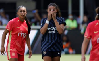 Los fanáticos reaccionan emocionalmente después de que Trinity Rodman sabe a cambio de una lesión dolorosa