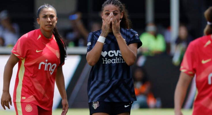 Los fanáticos reaccionan emocionalmente después de que Trinity Rodman sabe a cambio de una lesión dolorosa