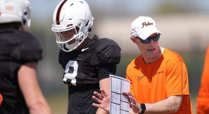 Por qué Mike Gundy del entrenador contratado con fútbol de Oklahoma State QB Kevin Johns