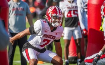 La seguridad del fútbol de Indiana Louis Moore presenta un juicio contra la NCAA sobre las reglas de elegibilidad