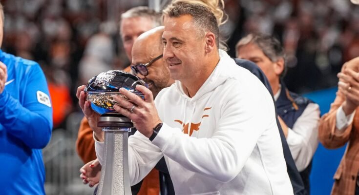 La encuesta del entrenador clasifica la pretemporada de los Longhorns de Texas N ° 1 por primera vez