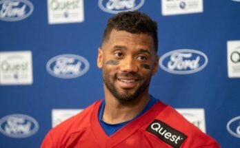 El cambio de aparición de Russell Wilson durante 13 años y más atrae la atención