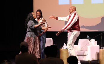 Michelle Obama y Craig Robinson charlan con Natsha Rothwell para IMO