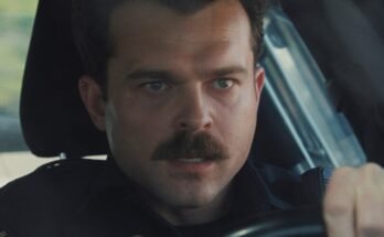 La estrella de "armas" Alden Ehrenreich sobre violencia armada, bigotes y más