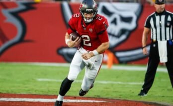 El cuarto de los Bucs Kyle Trask "Jugó muy bien" El sábado por la noche contra los Titanes, según el entrenador Todd Bowles. "Con respecto al jugador, solo necesitamos más evidencia. Pero ha tenido un buen comienzo en esta pretemporada." © Jefferee Woo
