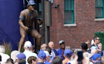 Los cachorros rindieron homenaje a la herencia de Ryne Sandberg con ceremonia en Wrigley Field