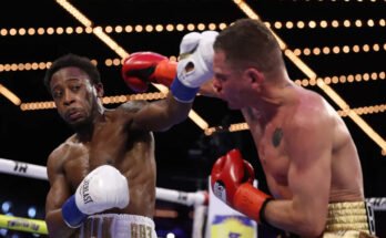 NUEVA YORK, NUEVA YORK - 14 de febrero: Keyshawn Davis golpea a Denys Berinchyk durante su pelea por el título de WBO Light durante su pelea de pesas del gallo junior durante su pelea de Fighting Welter, durante su pelea de peso pesado en el Madison Square Garden Theatre el 14 de febrero de 2025 en Nueva York. (Foto de Al Bello / Getty Images)