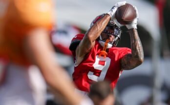 Cómo se forma la mesa Buccaneers WR en el campamento, desde Mike Evans atemporal hasta el recluta Emeka Egbuka y más