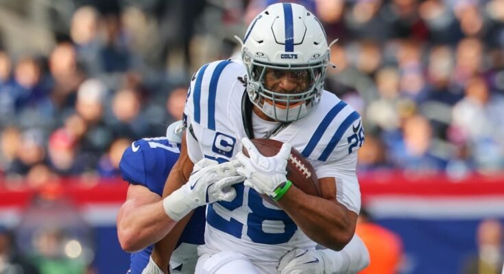 Fantasy Football Classs 2025: Busts by NFL Model que predice el año de caída en Raheem Mostert