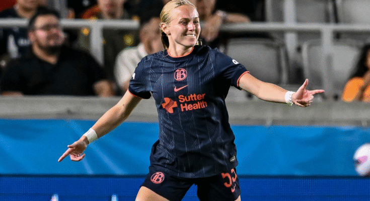 Cómo Penélope Hocking by Bay FC toma fuego contra NWSL: `` Cuando comencé a marcar goles, continuaron llegando ''