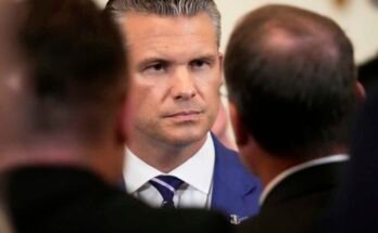 El Secretario de Defensa, Pete Hegseth, asiste a un evento para conmemorar el Día Nacional del Corazón Púrpura en la sala este de la Casa Blanca el 7 de agosto de 2025 en Washington.