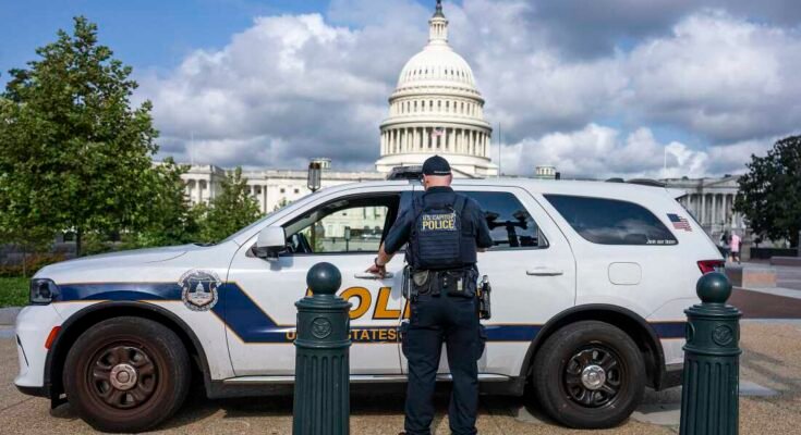 La policía del Capitolio es una de las organizaciones responsables de la aplicación de las leyes retiradas por el presidente Donald Trump el 7 de agosto para aumentar la presencia federal de la solicitud de ley en Washington DC.