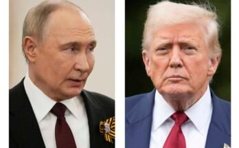 Esta combinación de fotos muestra al presidente ruso Vladimir Putin, a la izquierda, Moscú el 9 de mayo de 2025, y el presidente Donald Trump en Washington el 1 de agosto.