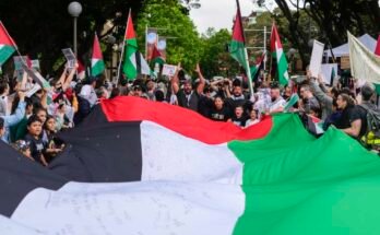 Los manifestantes se reúnen durante una manifestación pro-palestina en Sydney, Australia, el sábado 4 de noviembre de 2023, en apoyo de los palestinos atrapados en la guerra entre Israel y Hamas.