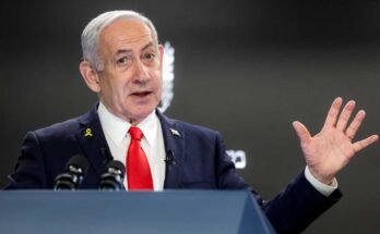 El primer ministro israelí Benjamin Netanyahu ofrece una conferencia de prensa en la oficina del primer ministro de Jerusalén el domingo.