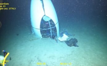 Una foto inmóvil de una grabación de video muestra el titán Oceangate sumergible en el fondo del océano después de una implosión en 2023. Cinco personas murieron en el accidente.