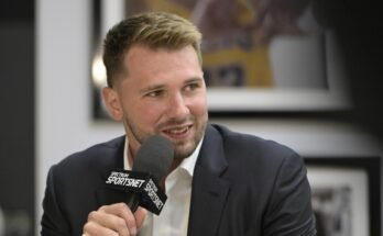 Luka Doncic, la espera, no detrás, en la firma de la extensión con los Lakers