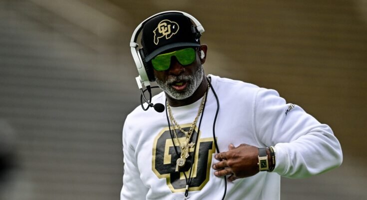 Deion Sanders y su coache de Colorado tienen una experiencia combinada de 160 años de experiencia en la NFL