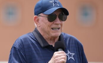 Jerry Jones para hacer apretones de manos: así es como compré Cowboys